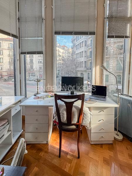 Foto ab953661-ed75-458e-b6d9-bdbd65478b96. Oficina a Dreta de l´Eixample Barcelona