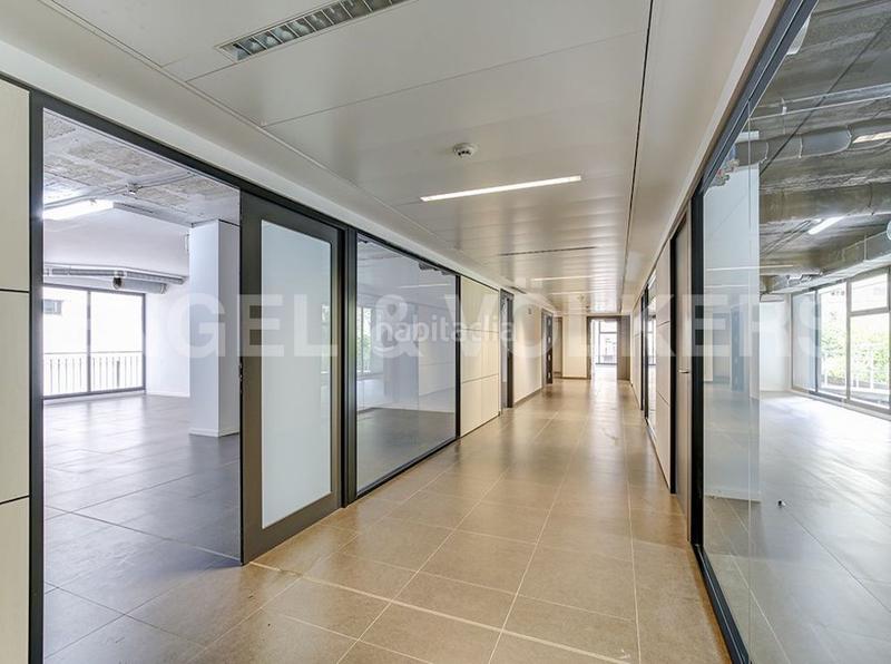 Foto f8d6beb0-3936-45b8-b22f-373c16e36ed2. Miete büro in Tres Torres Barcelona