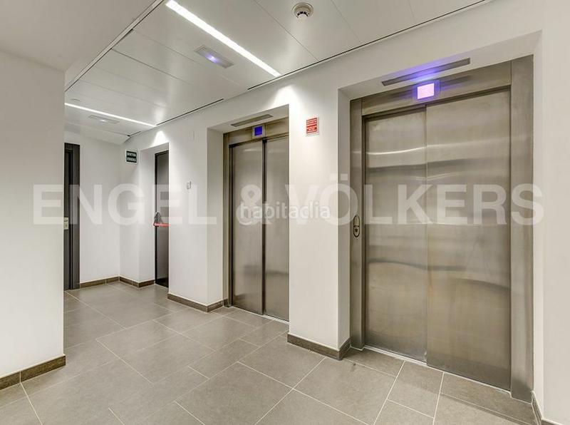 Foto 1a500ec2-7f55-49b5-a35b-baefff6f2fe6. Alquiler local comercial clínica en bonanova en Tres Torres Barcelona