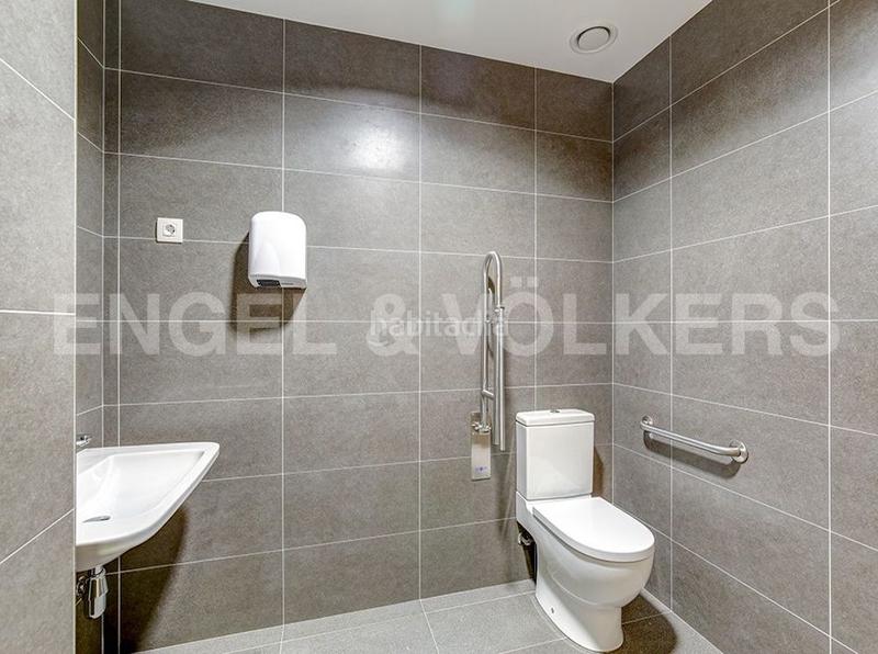 Foto 7aafb1d4-ef7c-41a4-8a1f-4300fa014514. Alquiler local comercial clínica en bonanova en Tres Torres Barcelona