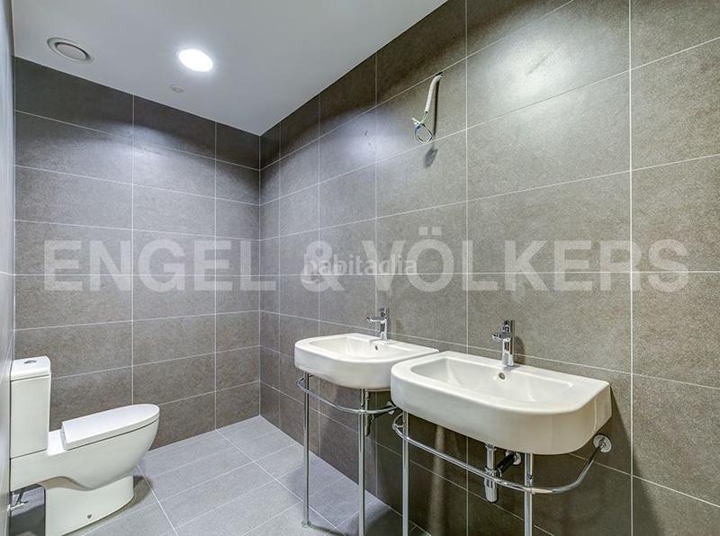 Foto da4d6f26-b40b-4e94-8d52-b277096db8cb. Alquiler local comercial clínica en bonanova en Tres Torres Barcelona