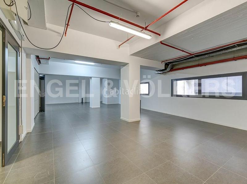 Foto 2eb8d2c3-9768-4d65-88e0-cd26484b686c. Lloguer local comercial a Tres Torres Barcelona