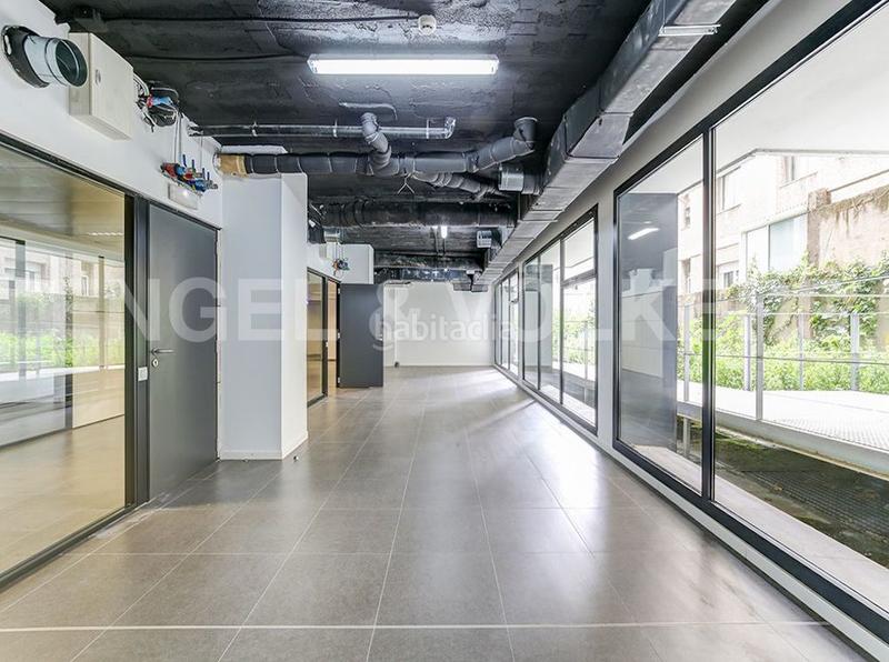 Foto 511feec2-fb42-4494-ae09-6ed20ca34d4b. Lloguer local comercial a Tres Torres Barcelona