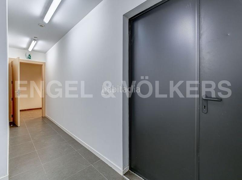 Foto 91f44569-b664-4f4e-95bc-2fda9c410c4b. Lloguer local comercial a Tres Torres Barcelona