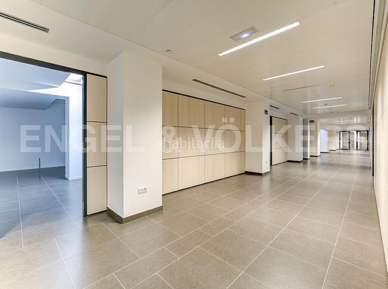 Foto c58fa497-b473-4c35-9ed0-409439365823. Lloguer local comercial a Tres Torres Barcelona