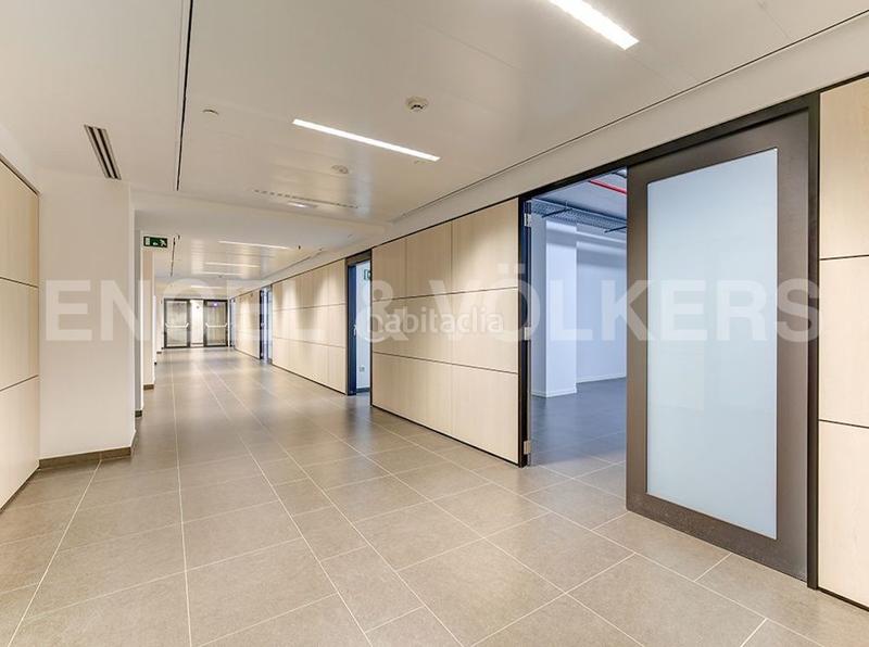 Foto f12e826b-b15b-4db1-8321-9f70d7d056b7. Lloguer local comercial a Tres Torres Barcelona