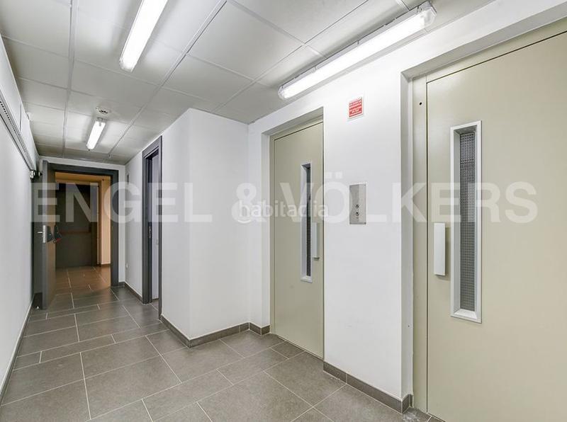 Foto 09b0df1b-3402-4679-b5f8-0865c04a0eed. Rent business premise in Tres Torres Barcelona