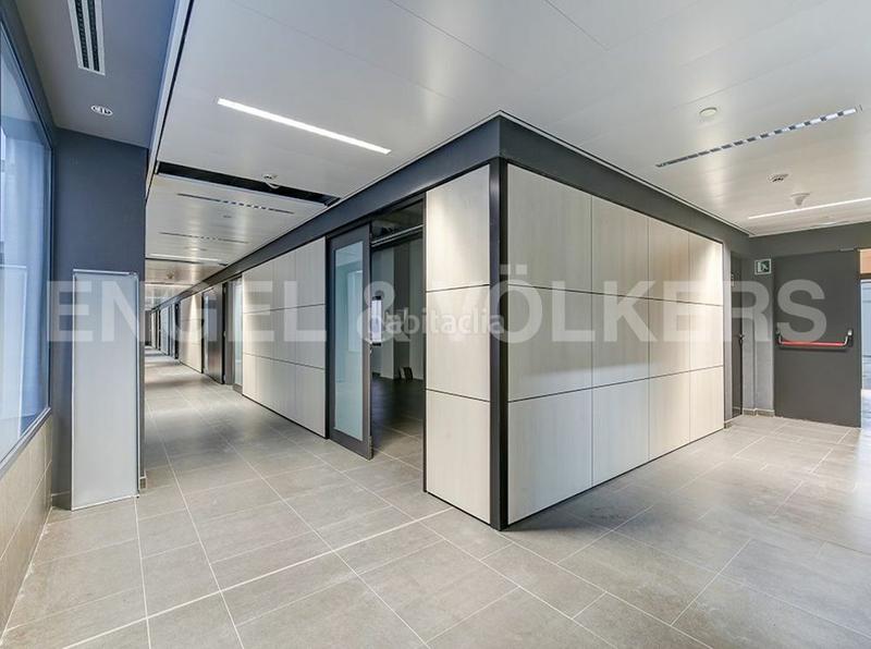 Foto 0e84b84b-5f6b-4954-8737-3b98374ab60f. Rent business premise in Tres Torres Barcelona