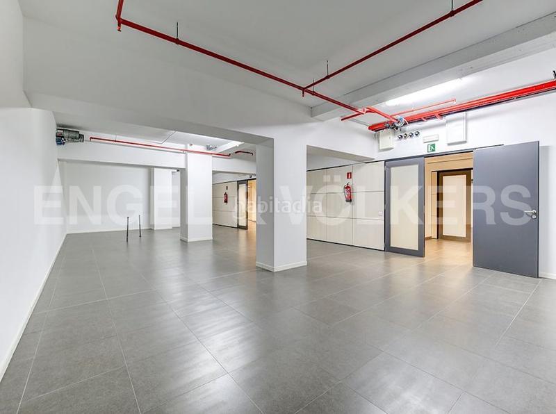 Foto 2620ca5b-18a2-47bf-8471-2d3b6f681dba. Rent business premise in Tres Torres Barcelona