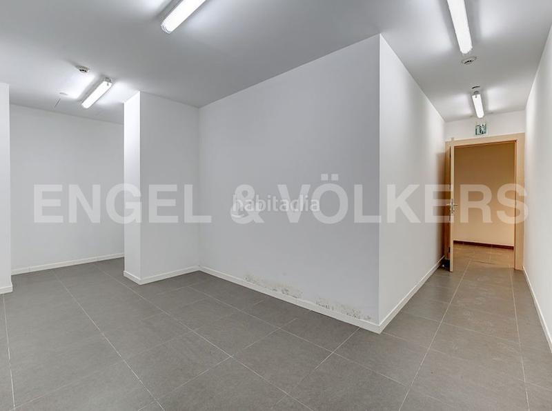 Foto 52663b87-3796-43ae-8277-6f2c5e89bb26. Rent business premise in Tres Torres Barcelona