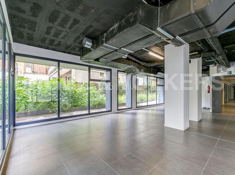 Foto bc79229b-6392-4325-83df-309ef5b70ab7. Rent business premise in Tres Torres Barcelona