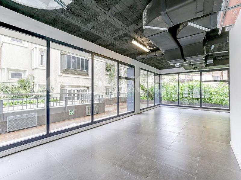 Foto d6530621-75d1-40eb-a3e9-58d981b05429. Rent business premise in Tres Torres Barcelona