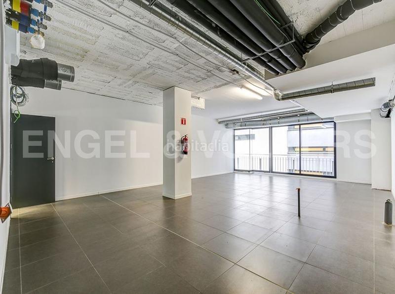 Foto d9124bb9-d94d-4cdc-ad6d-01f9b9389306. Rent business premise in Tres Torres Barcelona