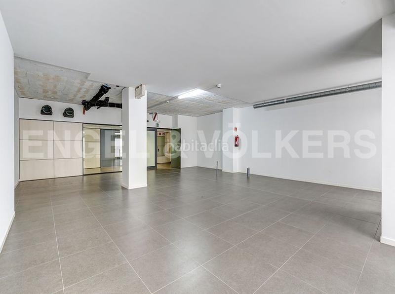 Foto dba57951-4ed9-410f-b7cb-25cdbfed868b. Rent business premise in Tres Torres Barcelona