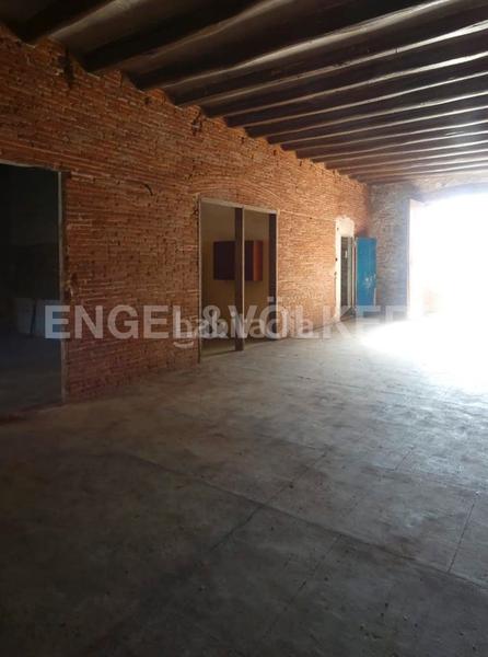 Foto ff2c20f6-c925-455f-a905-b303a74689fc. Terreno residencial gran parcela plana junto al pueblo y playa en Calella