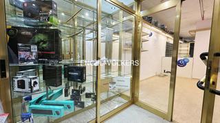 Local Comercial a Eixample. Local comercial con excelente accesibilidad y equipamiento compl