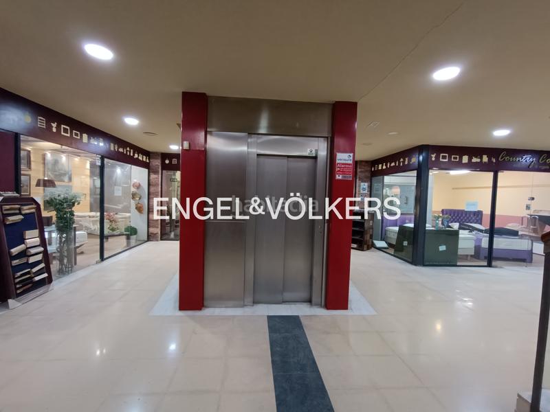 Foto 74c39320-8415-4565-a9ba-43b3e1b0c506. Local comercial 3 locales comerciales en vilanova en Vilanova i la Geltrú