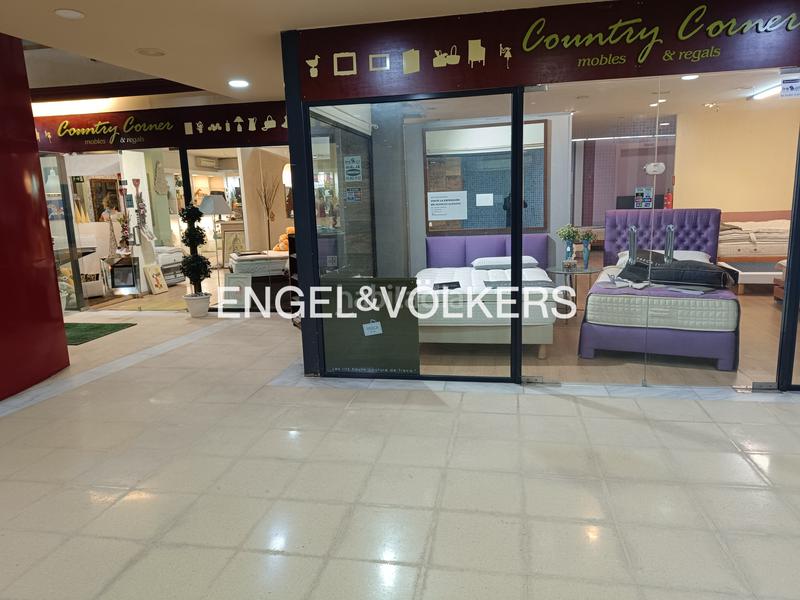 Foto d874dd0e-ce03-44b0-8600-39a43c276da2. Local comercial 3 locales comerciales en vilanova en Vilanova i la Geltrú