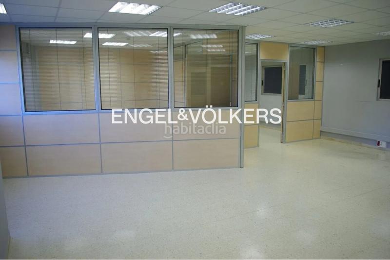 Foto c4ee42af-fa3b-403b-9531-796446ff6b3e. Lloguer nau industrial a Centre Badalona