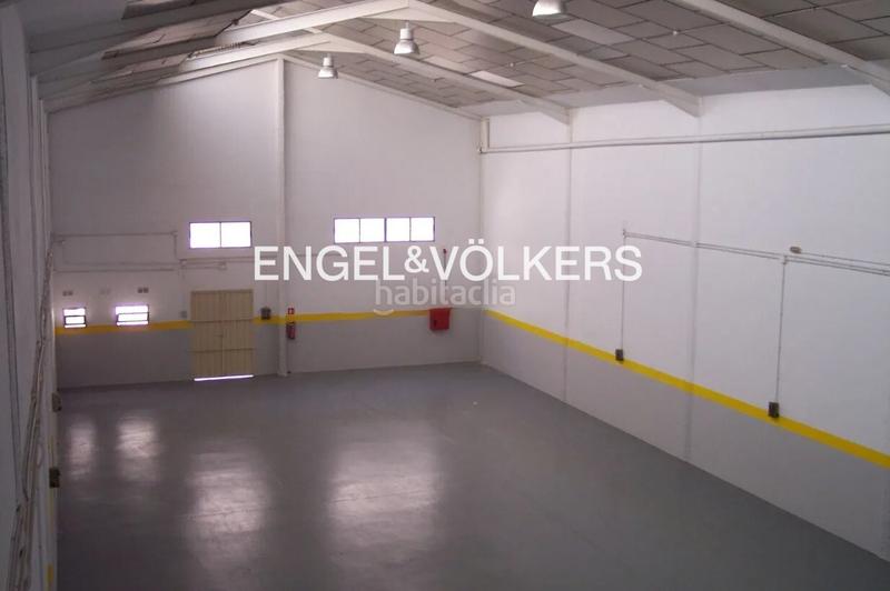 Foto b63fb448-700e-4156-b3a3-99959a1b2890. Rent industrial building in Centre Badalona