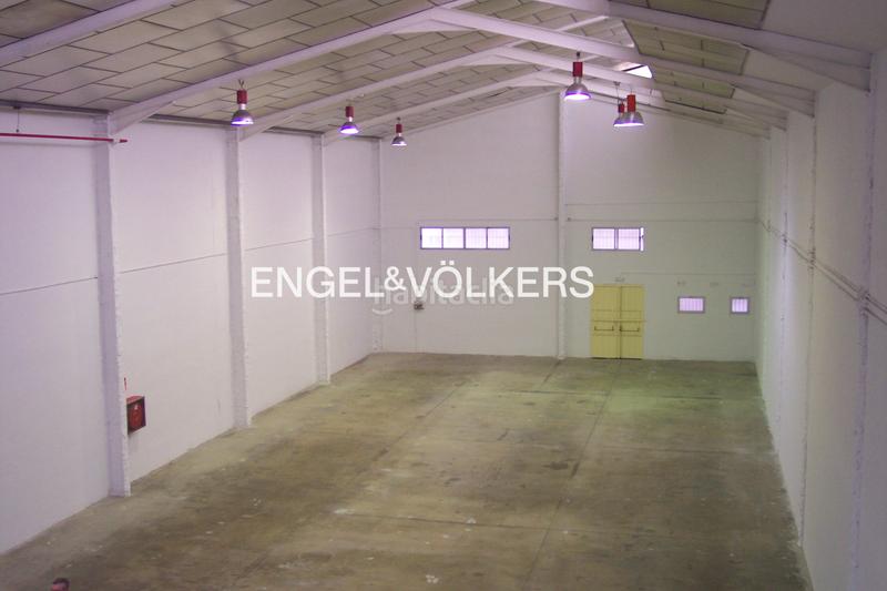 Foto 98a880cc-e28f-4891-a3c9-32c5cfc003a2. Alquiler nave industrial nave en alquiler en Centre Badalona