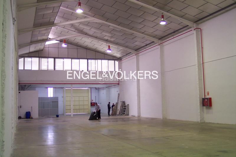 Foto fddc9196-8b4f-4f48-9ac9-0acb87a04e69. Alquiler nave industrial nave en alquiler en Centre Badalona