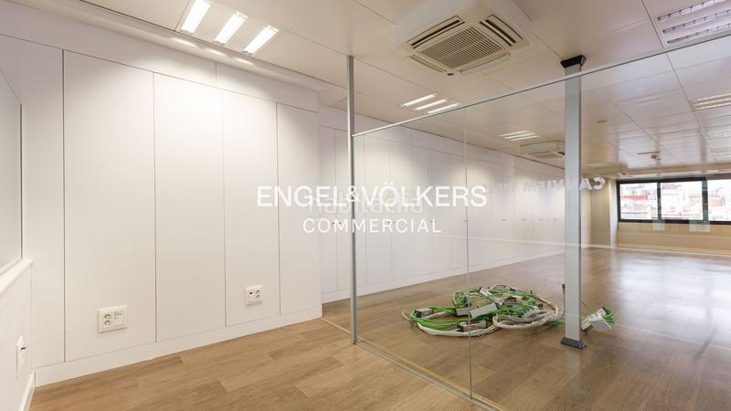 Foto 6ba4ae75-e4ce-43ee-8988-544a2468c0bd. Alquiler oficina  reformada en alquiler en eixample en Barcelona