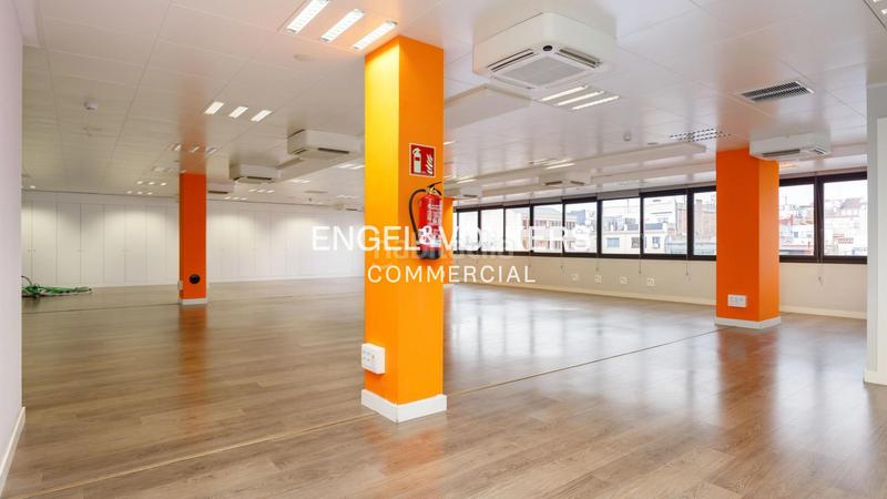 Foto fc23f3ae-dba4-461f-a0b1-cad47a548395. Alquiler oficina  reformada en alquiler en eixample en Barcelona
