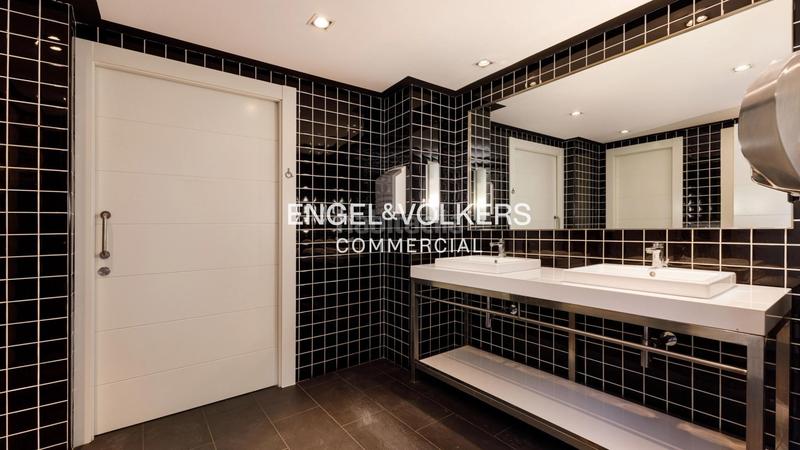 Foto 202fb6d4-9975-448c-869b-33ea3e864b55. Rent office space with parking in Dreta de l´Eixample Barcelona
