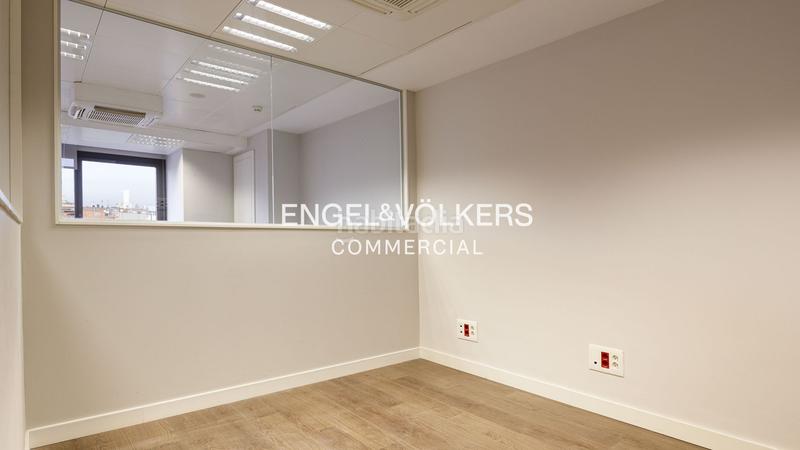 Foto 65e49ae3-a254-4313-be9b-472de2b130f6. Rent office space with parking in Dreta de l´Eixample Barcelona