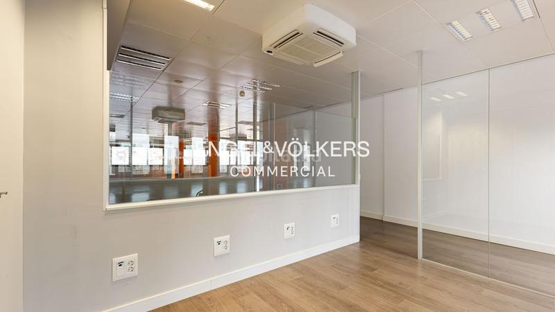 Foto e9e7a490-cef7-4620-a19d-a823a8b17e1d. Rent office space with parking in Dreta de l´Eixample Barcelona