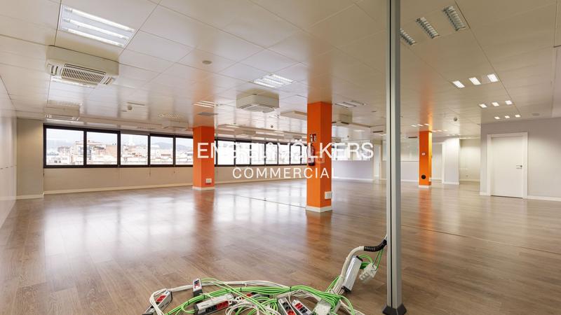 Foto f0fb58d8-bb02-47d9-a28d-b89a975e4798. Rent office space with parking in Dreta de l´Eixample Barcelona