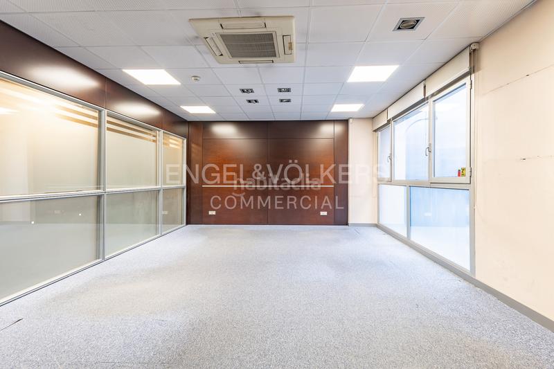 Foto 0368def7-b173-4e79-bd8c-a92a5a3c0151. Miete büro in Eixample Sant Cugat del Vallès