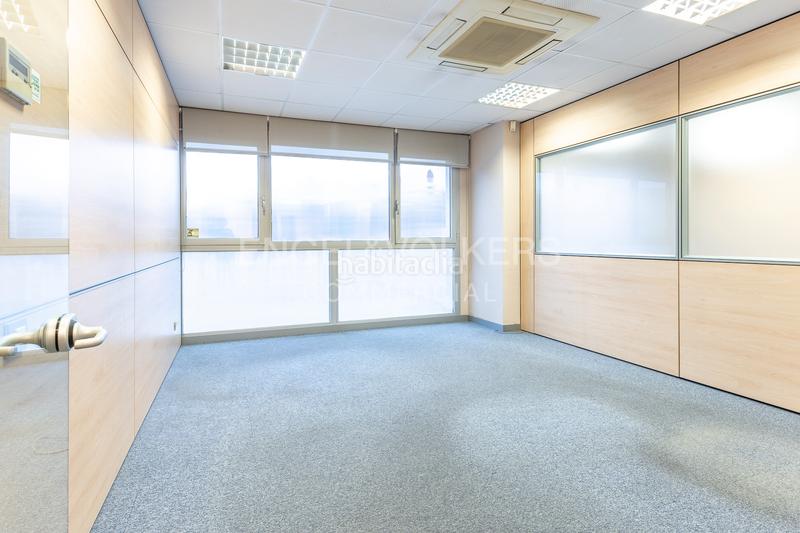 Foto 2ea3552b-6a82-416b-833d-c6e451166745. Miete büro in Eixample Sant Cugat del Vallès