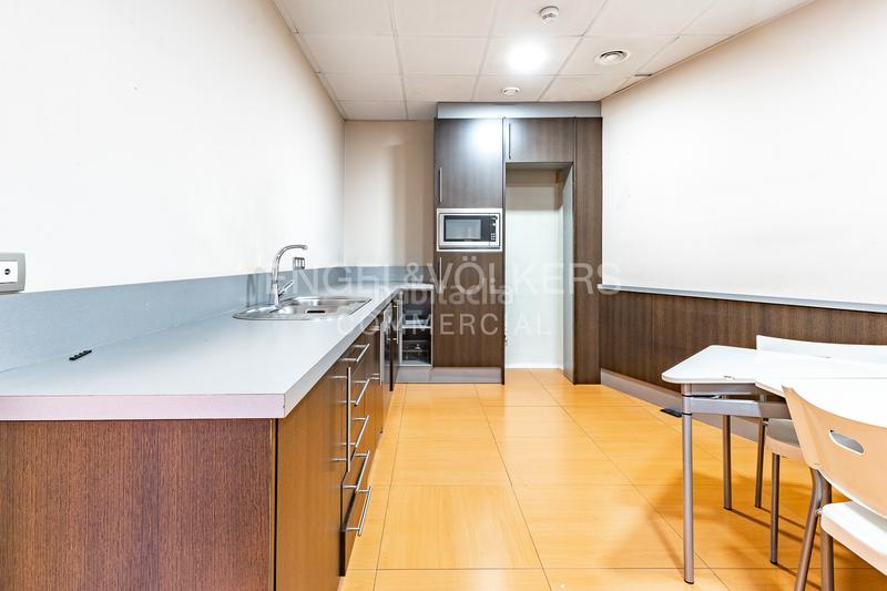 Foto b171eb65-d3b2-46b5-91c5-f7bdafc92ef4. Miete büro in Eixample Sant Cugat del Vallès