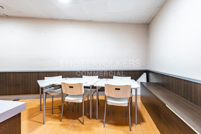 Foto d091bdf7-4610-4a2a-813e-498b9603782c. Miete büro in Eixample Sant Cugat del Vallès