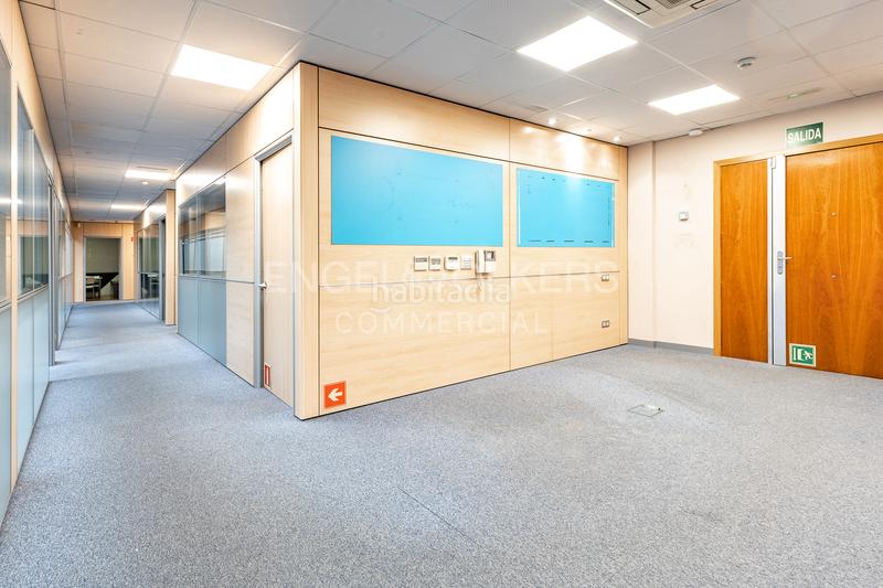 Foto ef20a354-8afd-4ed0-8d00-49a11f978e5f. Miete büro in Eixample Sant Cugat del Vallès