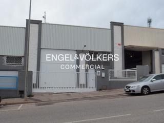 Lloguer Nau industrial a Centre. Nave diáfana en rubí