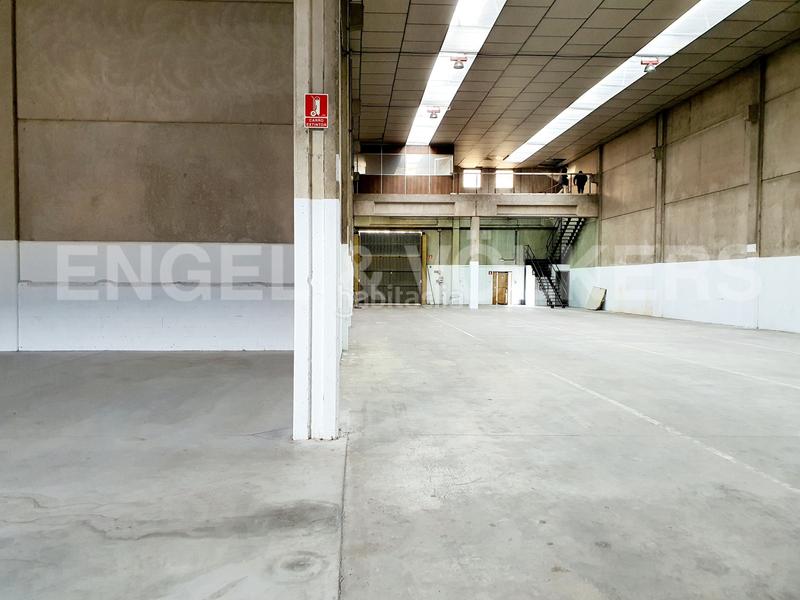 Foto f69e10b1-205e-4c4a-abc6-cc2191e7f1d7. Location bâtiment à usage industriel dans Centre Rubí