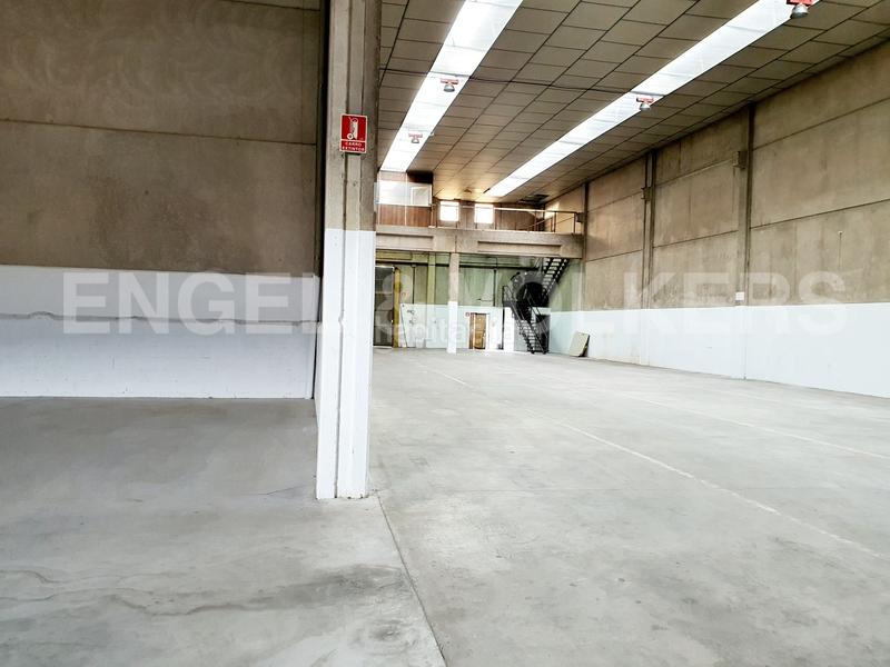 Foto 5952853b-fc53-46d1-b73b-9856c1a548b6. Rent industrial building in Centre Rubí
