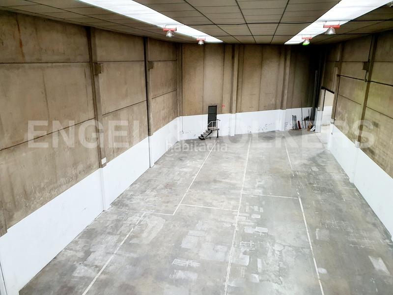 Foto d121a543-43d2-43df-86fa-3df72fc0b418. Rent industrial building in Centre Rubí