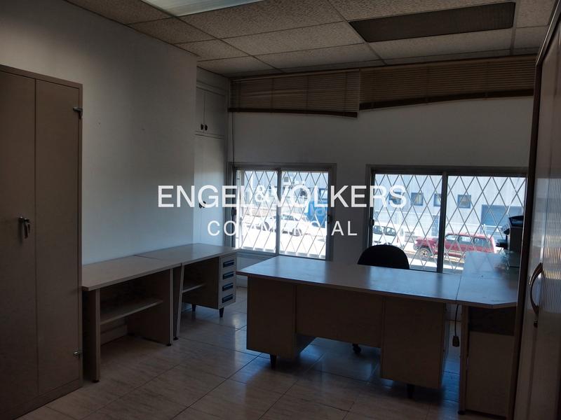 Foto ef48dcd2-c326-4b60-8b09-6ad9051df379. Rent industrial building in Centre Rubí