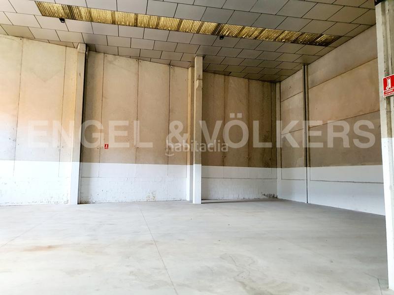 Foto f2c60d32-fe57-4298-9fd4-2c4b063b2615. Rent industrial building in Centre Rubí