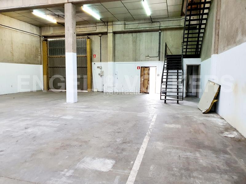 Foto fb850ebc-abfa-4659-81c9-9c1965587723. Rent industrial building in Centre Rubí