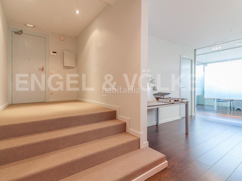 Foto 0b60c05e-f34c-4725-aa89-f48ffe14a5f9. Alquiler oficina  y vivienda con terraza en la pedrera en Barcelona