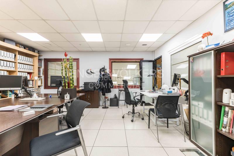 Foto 4a91a5c6-20be-409b-a153-5f80f955d5bb. Local commercial dans Sants-Badal Barcelona