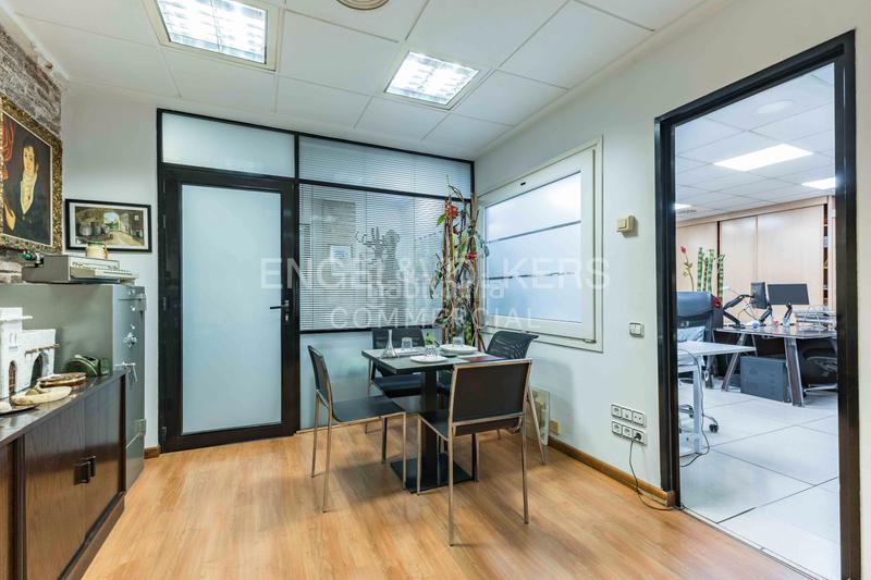 Foto f82ccc0f-af50-4ccc-aadd-b05ea7bdf9bd. Local commercial dans Sants-Badal Barcelona