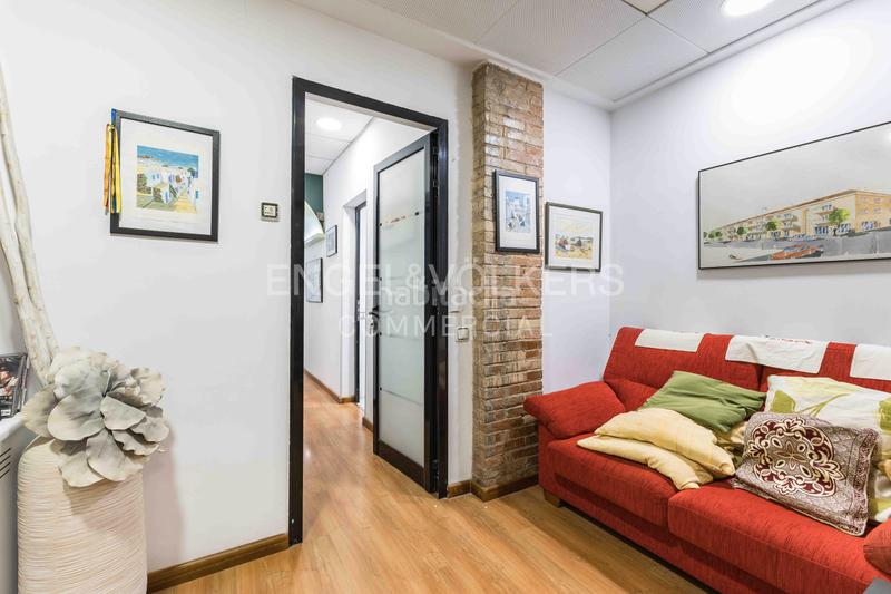 Foto 7af55325-c27d-4361-99af-8ca0aa10c584. Miete büro in Sants-Badal Barcelona