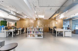 Oficina a Barri de les Corts. Gran y moderna oficina en venta