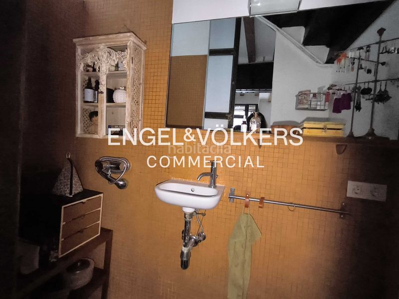 Foto a53491de-2e16-4a7b-8c53-526ad6f41053. Local comercial a Raval Barcelona